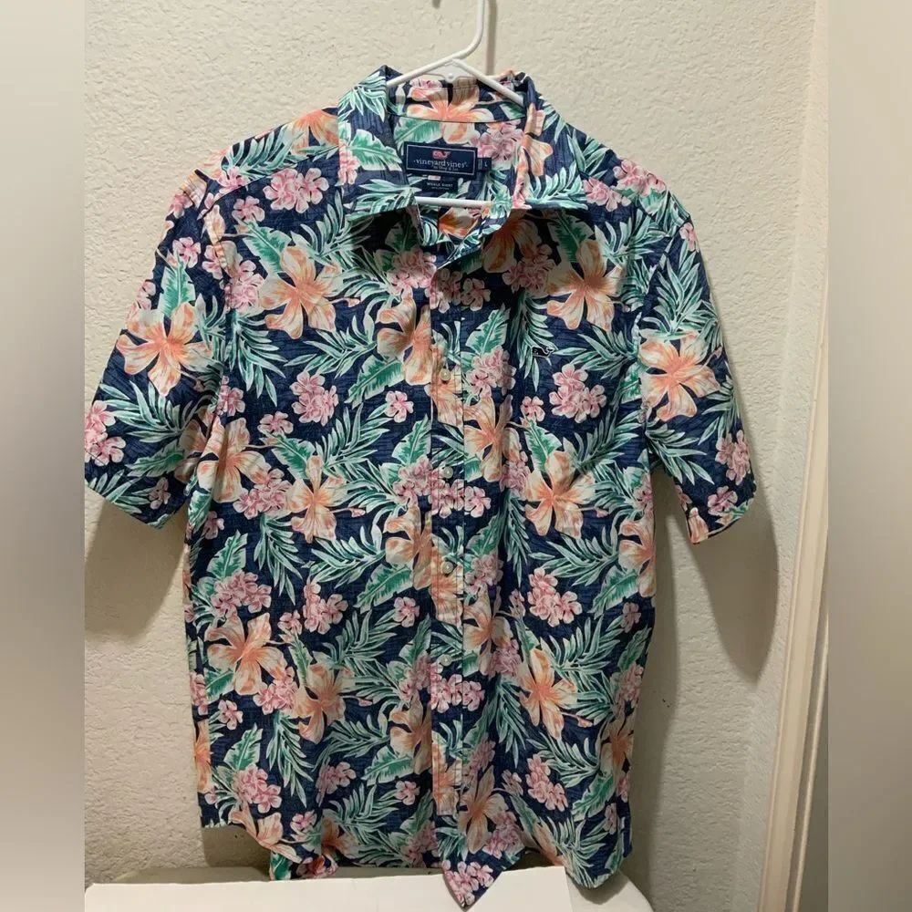 Vineyard Vines Men’s Classic Tucker Fit button down short sleeve - large